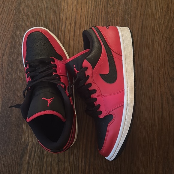 Jordan 1 black red low main image 6